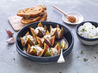 Roasted figs with goat cheese